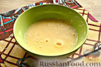 Фото приготовления рецепта: Роллы из яичных блинчиков с рисом и огурцом - шаг №6