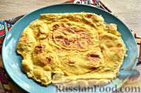 Фото приготовления рецепта: Роллы из яичных блинчиков с рисом и огурцом - шаг №9