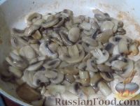 Фото приготовления рецепта: Гречневый суп с грибами и картофельными клецками - шаг №3