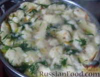 Фото приготовления рецепта: Гречневый суп с грибами и картофельными клецками - шаг №7