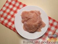 Фото приготовления рецепта: Куриные отбивные в кляре со сметаной и зеленью - шаг №2