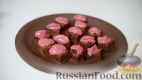 Фото к рецепту: Брауни с шоколадно-ягодным соусом