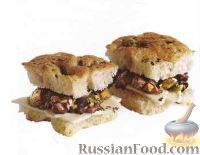 Фото к рецепту: Бутерброды-канапе с оливками и сыром