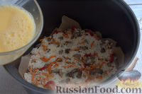Фото приготовления рецепта: Рисовая запеканка с овощами и лесными грибами  (в мультиварке) - шаг №7