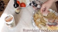 Фото приготовления рецепта: Скумбрия с картошкой, запеченная в духовке - шаг №6