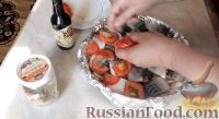 Фото приготовления рецепта: Скумбрия с картошкой, запеченная в духовке - шаг №8
