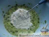 Фото приготовления рецепта: Пышные кабачковые оладьи  "Весенние" - шаг №7