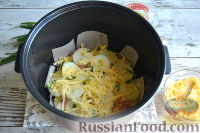 Фото приготовления рецепта: Картофельная запеканка с курицей (в мультиварке) - шаг №5