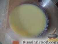 Фото приготовления рецепта: Жареные пирожки с яйцом, луком и зеленью - шаг №3
