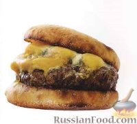 Фото к рецепту: Бургер с котлетой и сыром