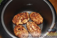 Фото приготовления рецепта: Картошка с куриной печенью и грибами (в духовке) - шаг №5