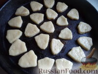Фото приготовления рецепта: Простое печенье на кефире - шаг №7