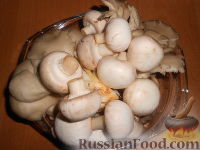 Фото приготовления рецепта: Тушеные грибы с соевым соусом и чесноком - шаг №2