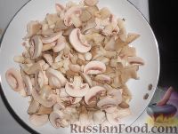Фото приготовления рецепта: Тушеные грибы с соевым соусом и чесноком - шаг №4
