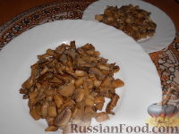 Фото приготовления рецепта: Тушеные грибы с соевым соусом и чесноком - шаг №9