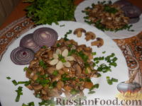 Фото приготовления рецепта: Тушеные грибы с соевым соусом и чесноком - шаг №11