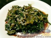 Фото к рецепту: Листья салата, тушенные в соевом соусе