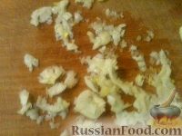 Фото приготовления рецепта: Кабачковые оладьи с сыром и чесноком - шаг №3