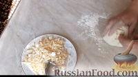 Фото приготовления рецепта: Дрожжевой пирог с сыром (на сковороде) - шаг №3