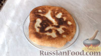 Фото приготовления рецепта: Дрожжевой пирог с сыром (на сковороде) - шаг №10