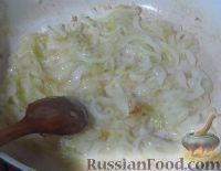 Фото приготовления рецепта: Шпинат с жареным луком, с орехово-чесночным соусом - шаг №4