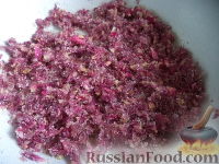 Фото приготовления рецепта: Лепестки роз, перетертые с сахаром - шаг №5
