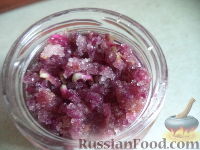 Фото приготовления рецепта: Лепестки роз, перетертые с сахаром - шаг №6