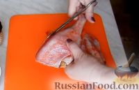 Фото приготовления рецепта: Морской окунь, фаршированный грибами, в фольге - шаг №2
