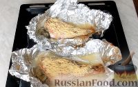 Фото приготовления рецепта: Морской окунь, фаршированный грибами, в фольге - шаг №12