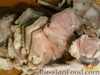 Фото приготовления рецепта: Язык свиной тушеный - шаг №2