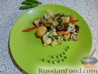Фото приготовления рецепта: Грибы, запеченные с молодыми овощами и зеленым горошком - шаг №15