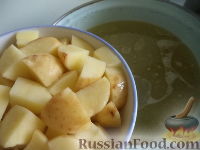Фото приготовления рецепта: Куриный суп с цветной капустой и гречкой - шаг №6