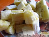 Фото приготовления рецепта: Клубнично-банановый смузи - шаг №2