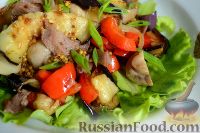 Фото к рецепту: Теплый салат с баклажанами и говяжьим языком