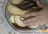 Фото приготовления рецепта: Рулетики из баклажанов с сырной начинкой - шаг №3