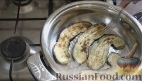 Фото приготовления рецепта: Рулетики из баклажанов с сырной начинкой - шаг №5