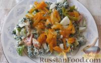 Фото к рецепту: Салат с крапивой, курицей, овощами и яйцами