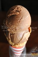 Фото к рецепту: Мороженое с молочным шоколадом и Гиннессом
