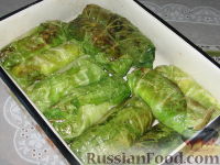 Фото приготовления рецепта: Сосиски в капустных листьях - шаг №6