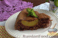 Фото к рецепту: Шоколадный пирог с персиками