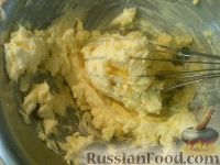Фото приготовления рецепта: Масляно-клубничный крем - шаг №3