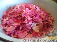 Фото приготовления рецепта: Варенье из лепестков роз - шаг №5