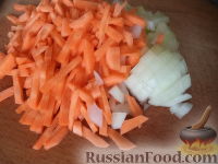 Фото приготовления рецепта: Суп с колбасой и рисом - шаг №2