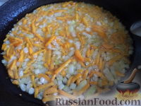 Фото приготовления рецепта: Суп с колбасой и рисом - шаг №6