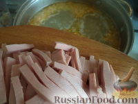 Фото приготовления рецепта: Суп с колбасой и рисом - шаг №8
