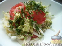 Фото к рецепту: Салат из пекинской капусты с помидорами
