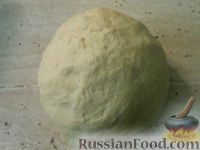 Фото приготовления рецепта: Сырно-луковый пирог - шаг №4