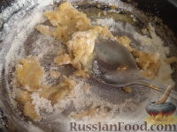 Фото приготовления рецепта: Печень, тушенная в сметанном соусе - шаг №10