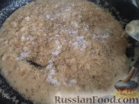 Фото приготовления рецепта: Печень, тушенная в сметанном соусе - шаг №12