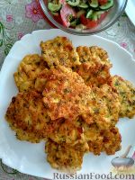Фото приготовления рецепта: Куриные рубленые котлеты с помидорами и перцем - шаг №8